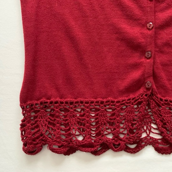 Women’s Short Sleeve Knit Cardigan Sweater w/ Embroidered Flowers - Picture 4 of 5